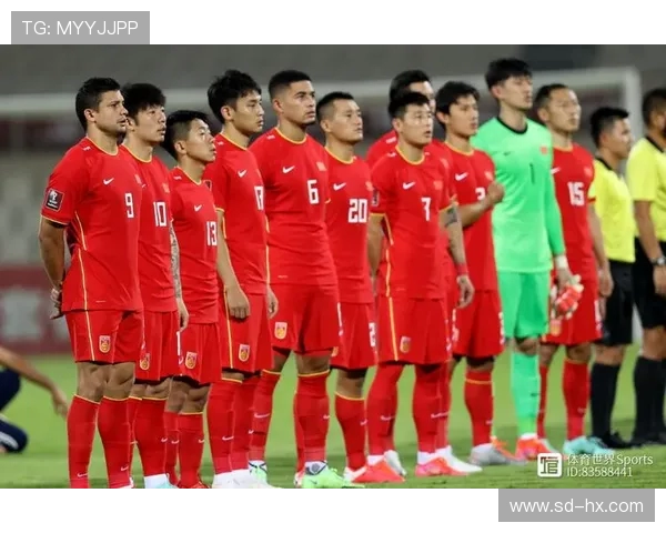 国足奋力鏖战九十分钟终获胜利再燃球迷激情展现拼搏精神