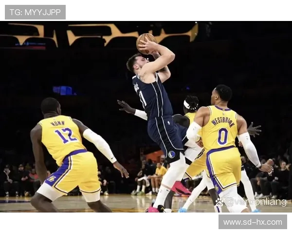 国王队挑战快船迎战西部劲旅 争夺季后赛席位激烈角逐